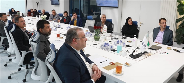 بازدید عضو هیأت مدیره و معاون اعتباری بانک ملی ایران به همراه تعدادی از مدیران ارشد بانک از هلدینگ داده ورزی سداد